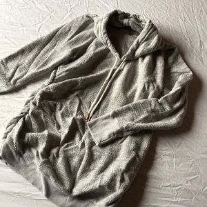 Cozy maternity sweatshirt size M